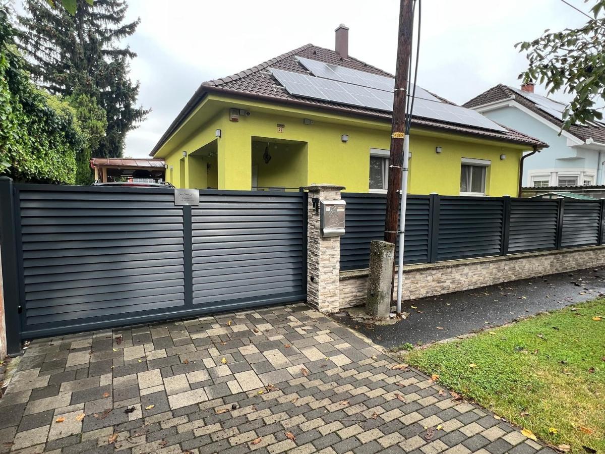 Star Street Home Mosonmagyaróvár Exteriör bild