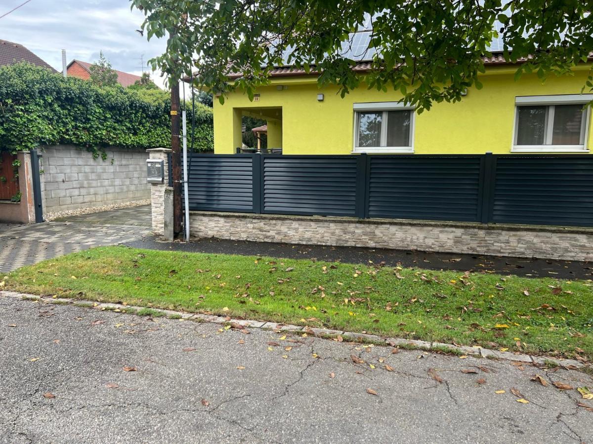 Star Street Home Mosonmagyaróvár Exteriör bild